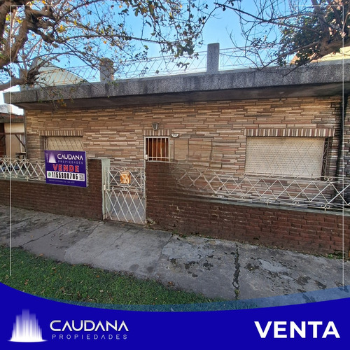 Casa  En Venta En Villa Luzuriaga.