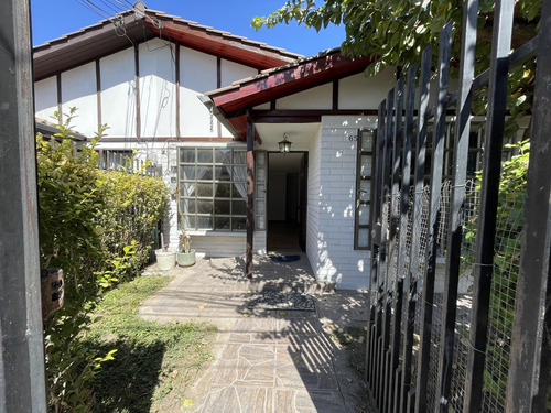 Se Vende Hermosa Casa, 160 M2 Terreno, 4d-1b-3e, Del Virrey 