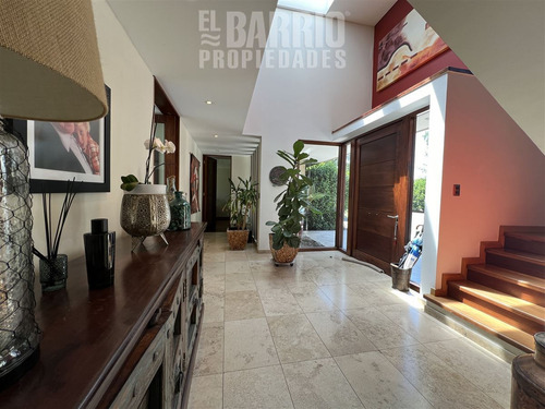 Casa En Venta De 4 Dorm. En Las Brisas De Chicureo