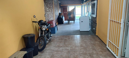 Casa En Venta - 3 Dormitorios 2 Baños - Cocheras - 442mts2 - Coronel Brandsen