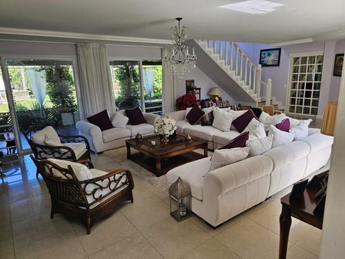 Venta Casa 500 M2, 5 Dormitorios, Piscina, Lavadero, Barrio Cerrado, San Rafael