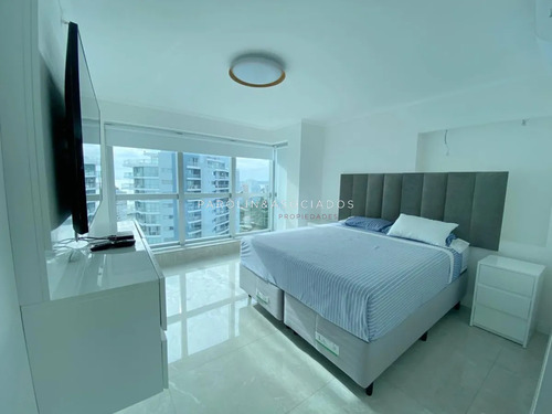 Apartamento De 3 Dormitorios En Venta En Miami Boulevard, Punta Del Este.