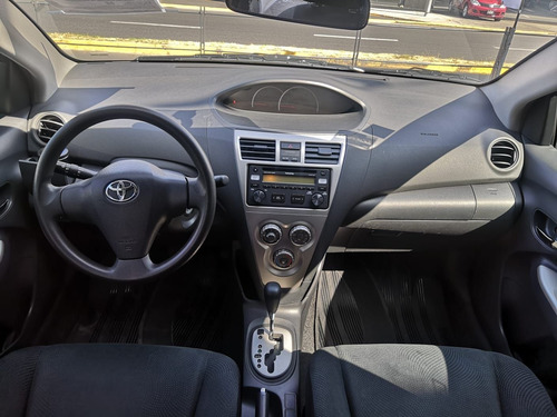 Imagen 14 de 15 de Toyota Yaris 2015 1.5 Premium Sedan At
