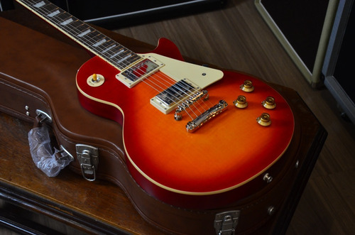 Guitarra EpiPhone Les Paul Standard 1959 Outfit Aged Dark