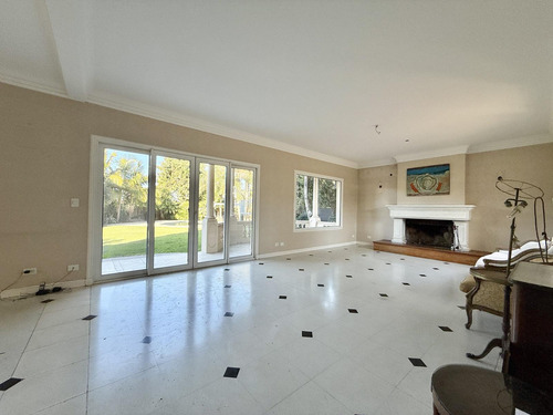 Importante Casa En Venta - Barrio Privado Las Victorias
