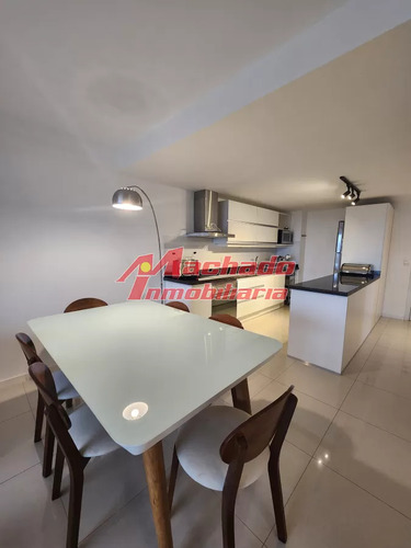 Apartamento En Venta En Torre Esmeralda De 3 Dormitorios , En Punta Del Este
