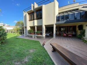 Imagen 1 de 14 de #22-20222 Espectacular Casa En La Lagunita Country Club