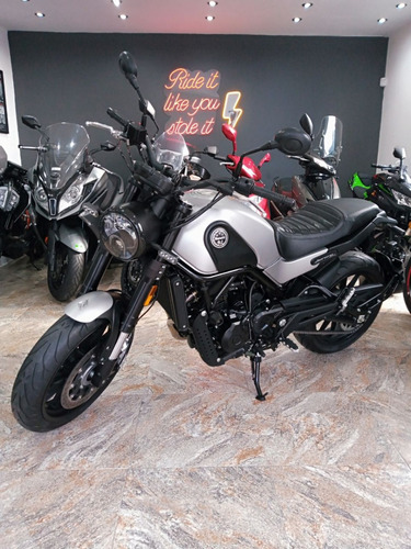 Benelli Leoncino 500 Modelo 2021 Con 12.000kms