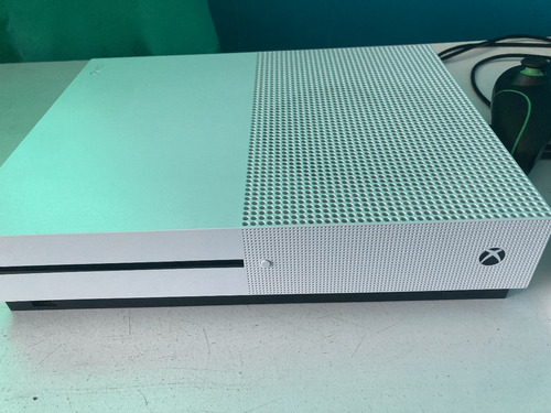 Xbox One S 1tb + 2 Joystick 