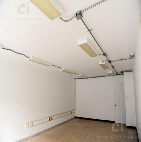 Oficinas En Renta En El Segundo Piso De Un Edificio, Ubicado Sobre La Avenida Independencia, Tiene Entrada Independiente