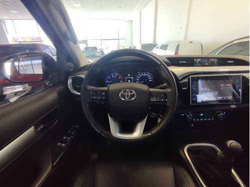 Imagen 22 de 24 de Toyota Hilux Srv Cuero 4x2 Mt