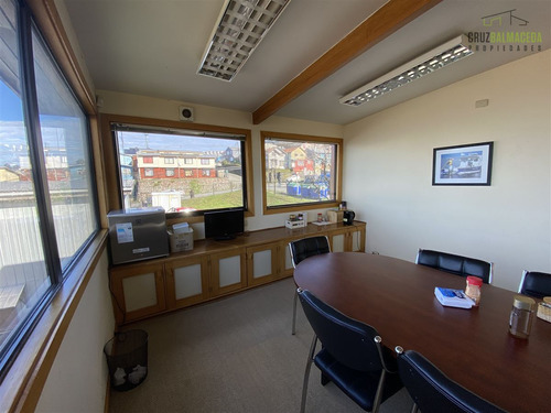Oficinas Con Amplio Sitio Esquina De 822 M2 Cerca Del Centro