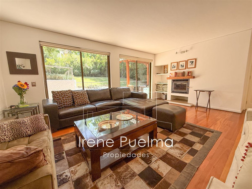 Vende Casa Con Gran Jardin En Huinganal En Lo Barnechea