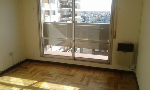 Imagen 8 de 13 de Depto.2 Amb.todo A La Calle-50 Mts.