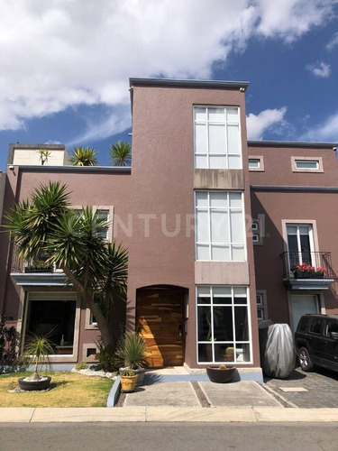 Casa En Venta En La Colonia San Lorenzo Coacalco En Metepec