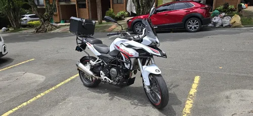 Vendo Moto Benelli Trk251 Color Blanca Modelo 2022