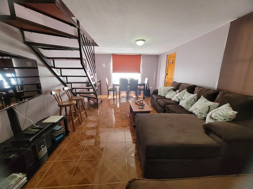 Casa Con Amplios Espacios, En Pasaje Cerrado