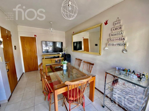 Venta-departamento - 2 Dormitorios-balcón-semipiso- Macrocentro
