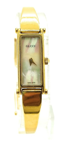 Reloj Gucci Dorado Con Fondo Blanco 1500