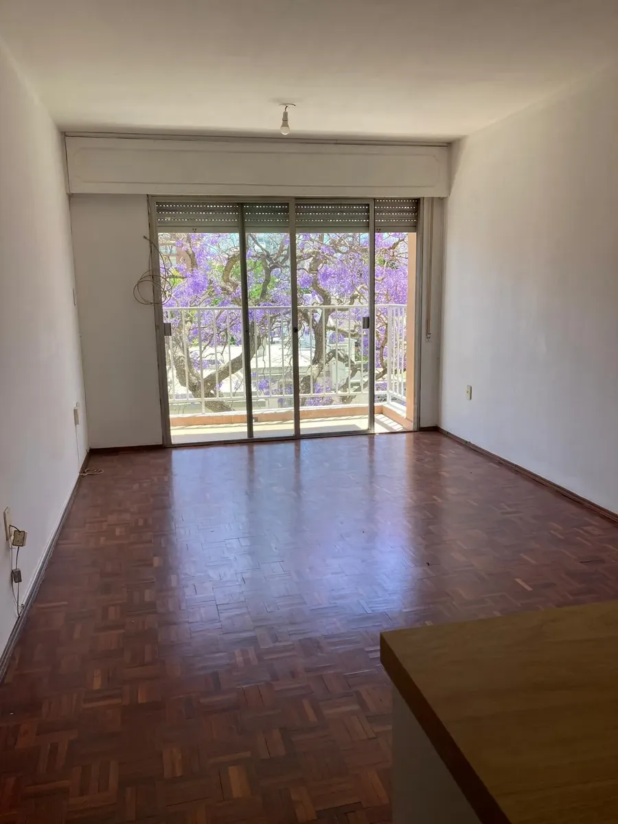 Alquiler De Apartamento En Pocitos, 1 Dormitorio, Amplio Balcon, Al Frente, Vista Despejada, Calle Tranquila, Hermoso Y Con Bajisitmos Gastos Comunes. · Foto 4