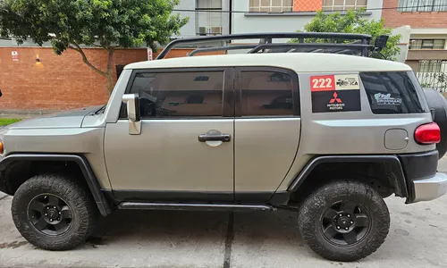 Toyota Fj Cruiser At 2008 4x4 (muy Bien Conservada)