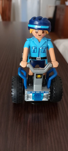 Playmobil Coleccionable - Mujer Policía Con Balance Racer