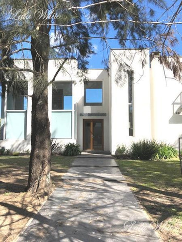 Imagen 2 de 27 de Venta - Casa En El Lauquen - Canning