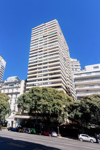 Venta Departamento Premium Torre De Categoría 4 Ambientes Palermo En Av Libertador.