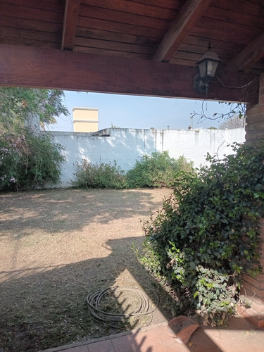 Casa De 4 Dormitorios Patio Y Cochera. Apta Crédito