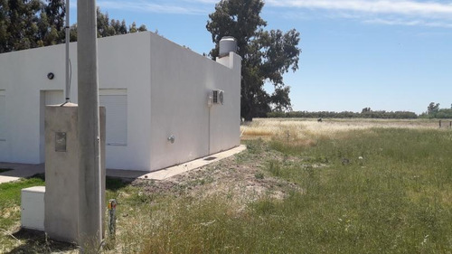 Casa En Venta - 2 Dormitorios 1 Baño - Cochera - 1.050mts2 - Bordenave, Puán