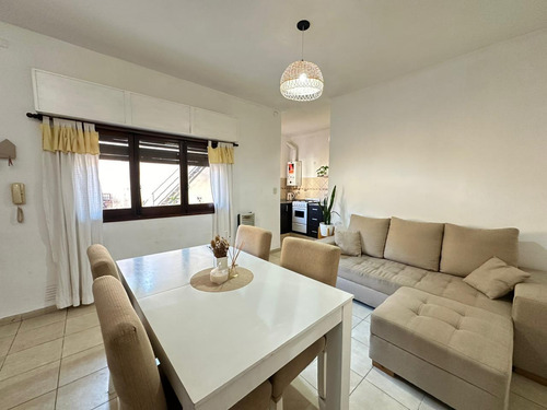 Venta Casa Interna De 2 Dormitorios Apto Crédito En Roque Saenz Peña