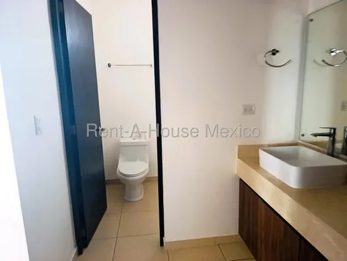 Casa Amueblada Con Cuarto De Tv, 2 Recámaras, Estudio. Renta - Zákia