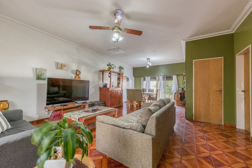 Venta Casa 5 Dormitorios En Boedo Cochera Patio