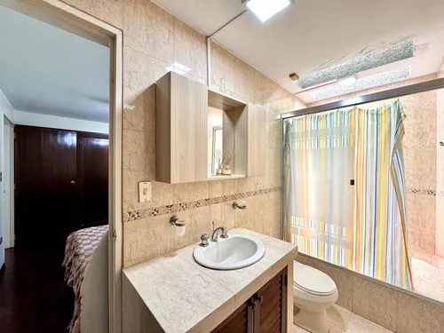 Casa En Prados Del Este (5h/5b/5pe)