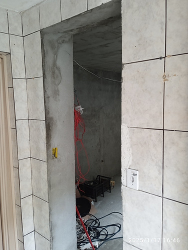 2 Casas Individuais A Do Fundo Com 4 Cômodos E Lavandcômodos