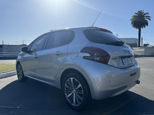 Peugeot 208 1.6 Feline
