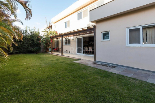 Casa Em Ipanema Com 3 Dormitórios - Lu431007