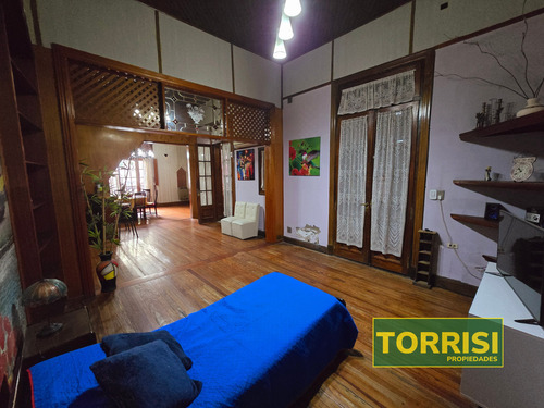 Venta - 5 Amb Ph C/patio Y Cochera/local - Campichuelo 300