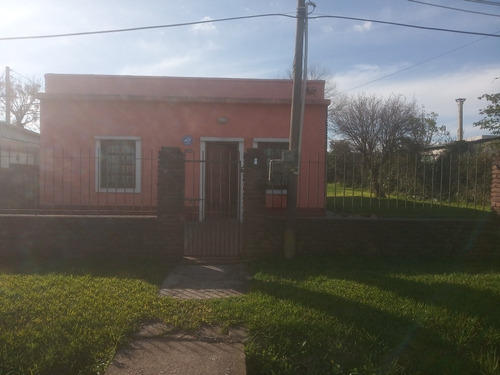 Casa Muy Prolija Con Amplio Terreno