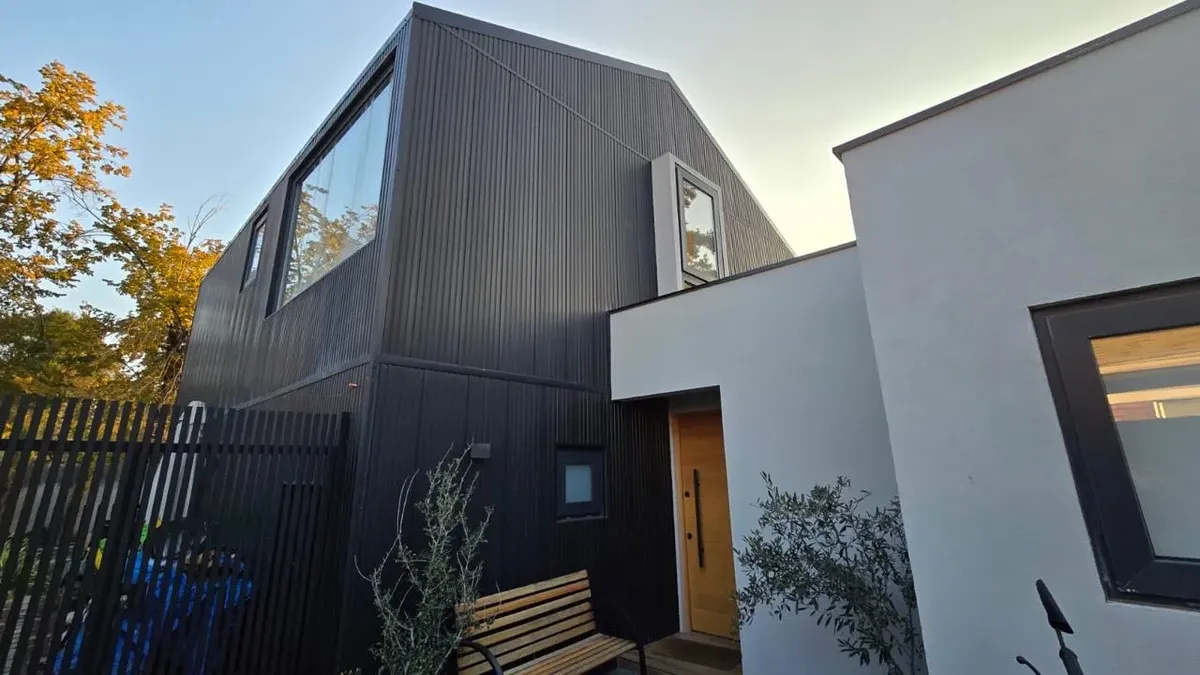Imagen 3 de 21 de Casa Remodelada, Gran Jardín Y Quincho A Pasos De Colegios