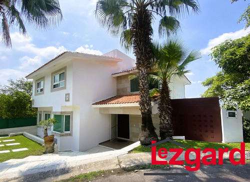 Amplio Refugio Familiar: Casa Con 5  Recámaras A La Venta En Lomas De Cocoyoc 