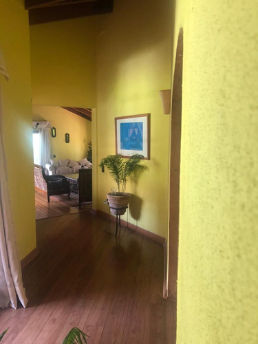 Gran Casa En Parcela Con Tremenda Ubicación, Cerca...