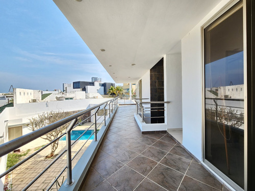 Casa Residencia De 5 Habitaciones Ubicada En Residencial Playas Del Conchal, Riviera Veracruzana, Un Excelente Fraccionamiento Que Te Brinda La Seguridad Y Tranquilidad Que Tu Familia Y TĂș Se Merecen.