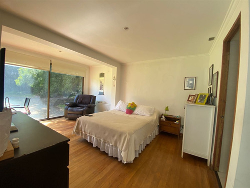 Casa En Venta En Parcela Chicureo Central 5d Más Serv.