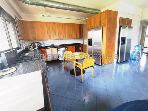 Regio Apartamento Ubicado En La Avenida Principal Del Country Club Cod. 25-21840