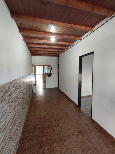 Imagen 2 de 12 de Tipo Casa 3 Ambientes Con Garaje Y Fondo Libre
