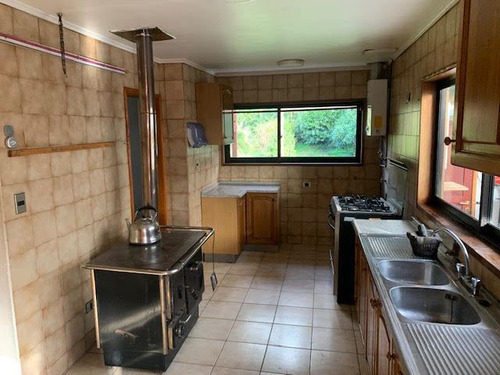 Casa En Venta De 5 Dorm. En Puerto Varas
