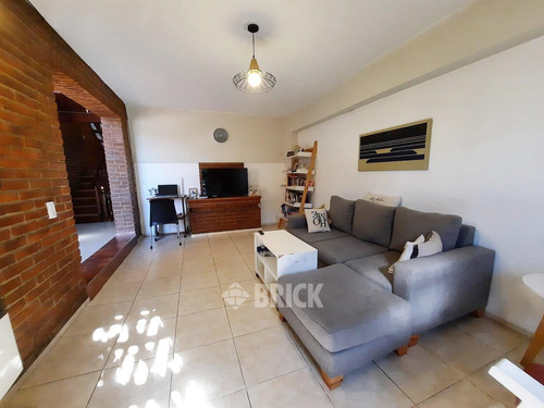 Casa Tipo Chalet En Lote De 432 M2 En Rodriguez Peña Al 900 - 3 Cocheras Piscina Quincho Parrilla