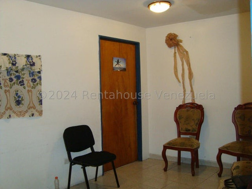 Mls #25-2853 A Pocos Pasos De La Av. San Martín
