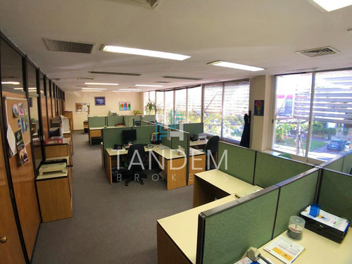 Imagen 10 de 12 de Excelentes Oficinas Con Deposito - 30 Metros De Frente Sobre Mitre A Mts De Panamericana